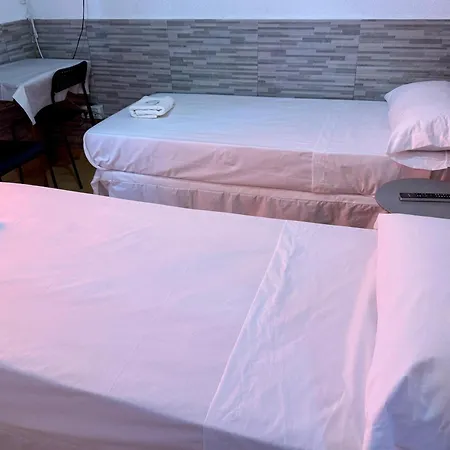 ゲストハウス Rosa *